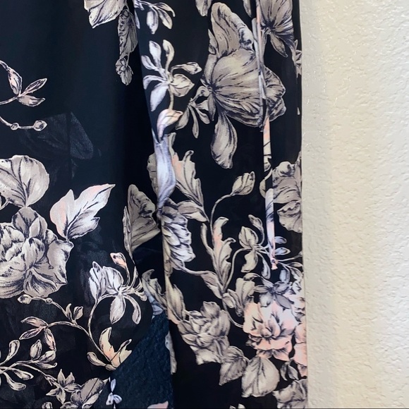 ASTR Front Tie Waist Dress| Black Floral Print‎ - Picture 7 of 16